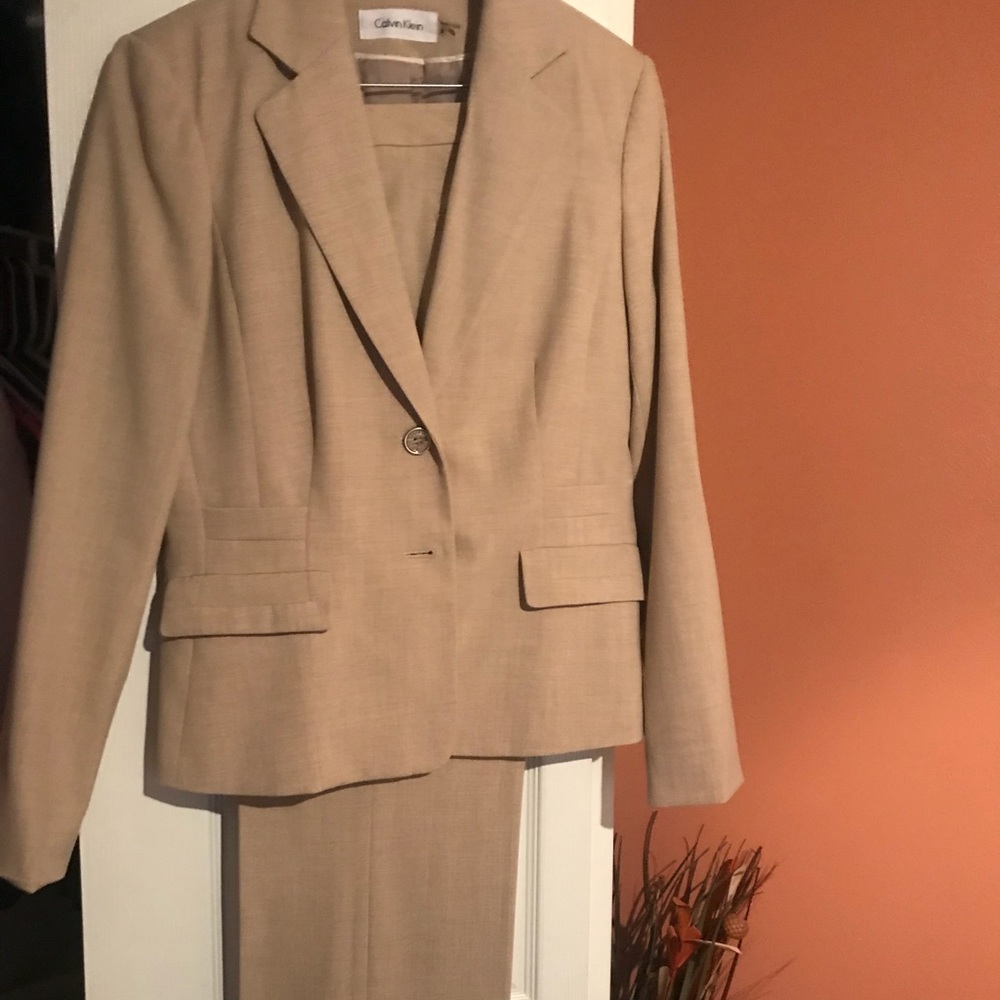 Pant suit